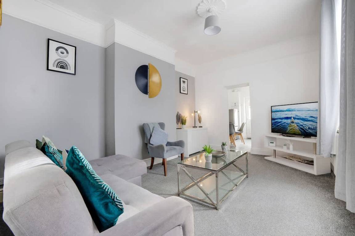 Apartment ∙ 3 Bedrooms ∙ 8 Guests - South Shields