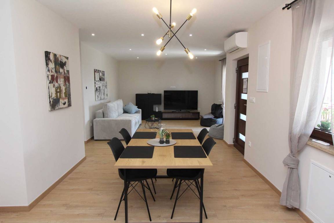 80 M² Huoneisto ∙ 2 Makuuhuonetta ∙ 4 Vierasta - Rovinj