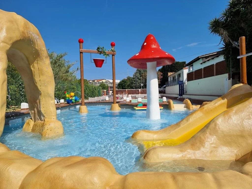 18 M² Camping ∙ 2 Habitaciones ∙ 4 Huéspedes - Liguria