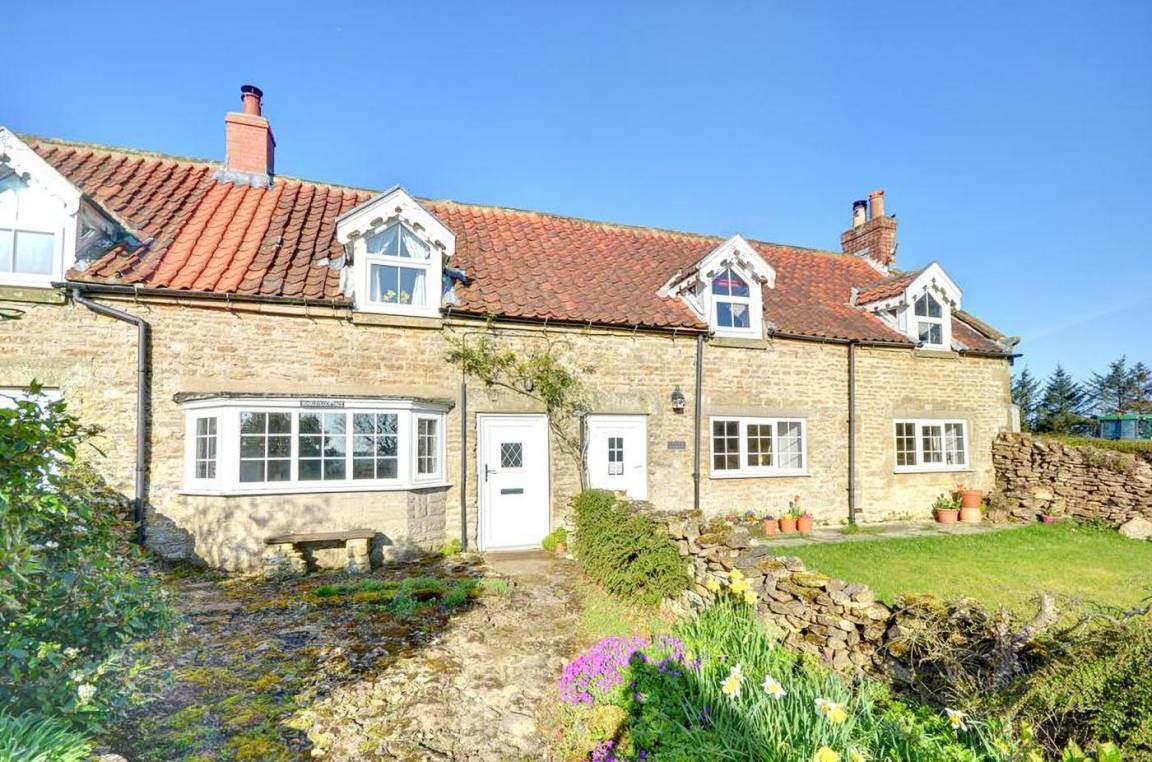 Cottage ∙ 2 Bedrooms ∙ 4 Guests - Scarborough