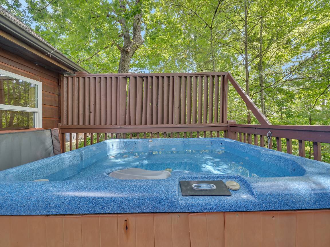 Cabin ∙ 4 Bedrooms ∙ 12 Guests - Pigeon Forge, TN