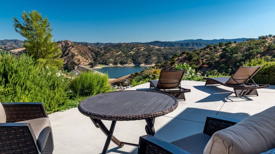 House ∙ 4 Bedrooms ∙ 10 Guests - Lake Nacimiento, CA