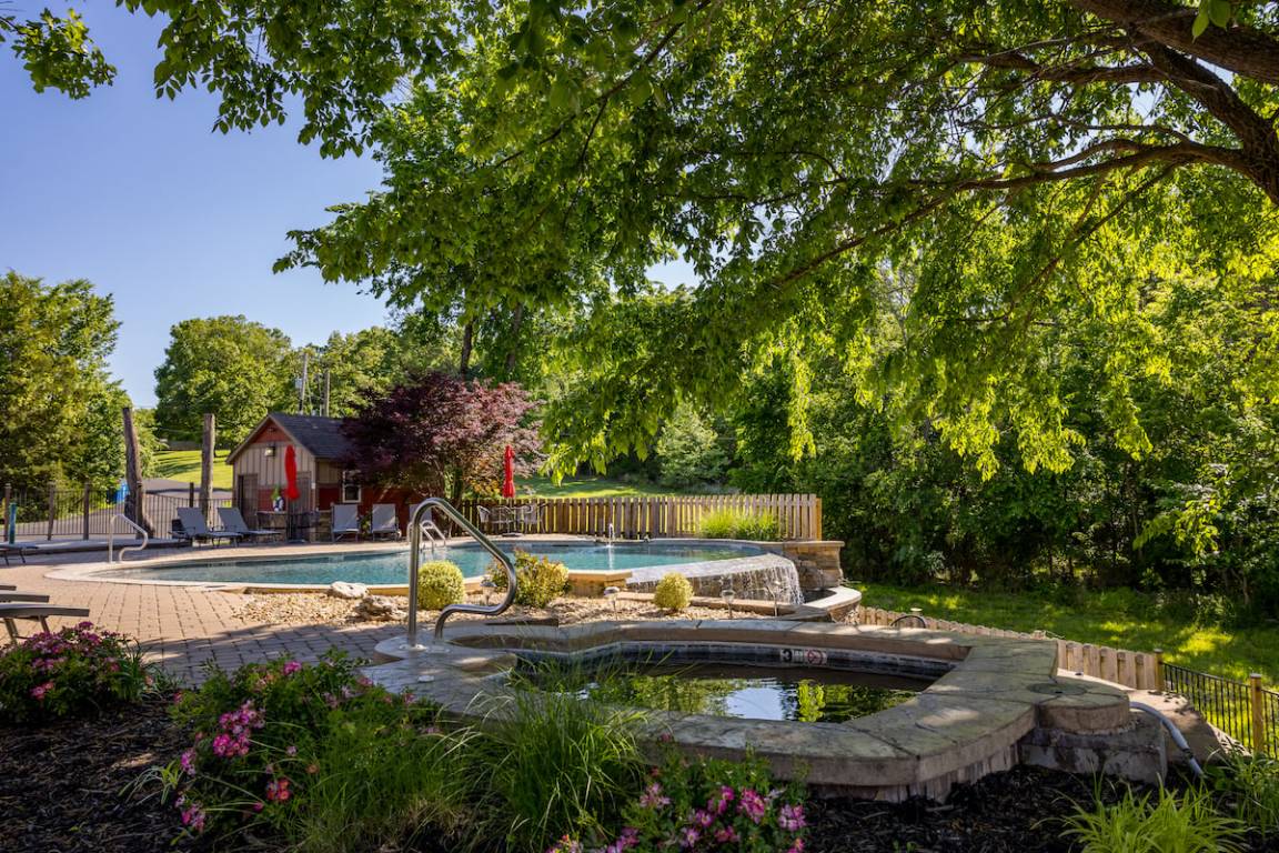 195 M² Cabin ∙ 5 Bedrooms ∙ 12 Guests - Kimberling City, MO