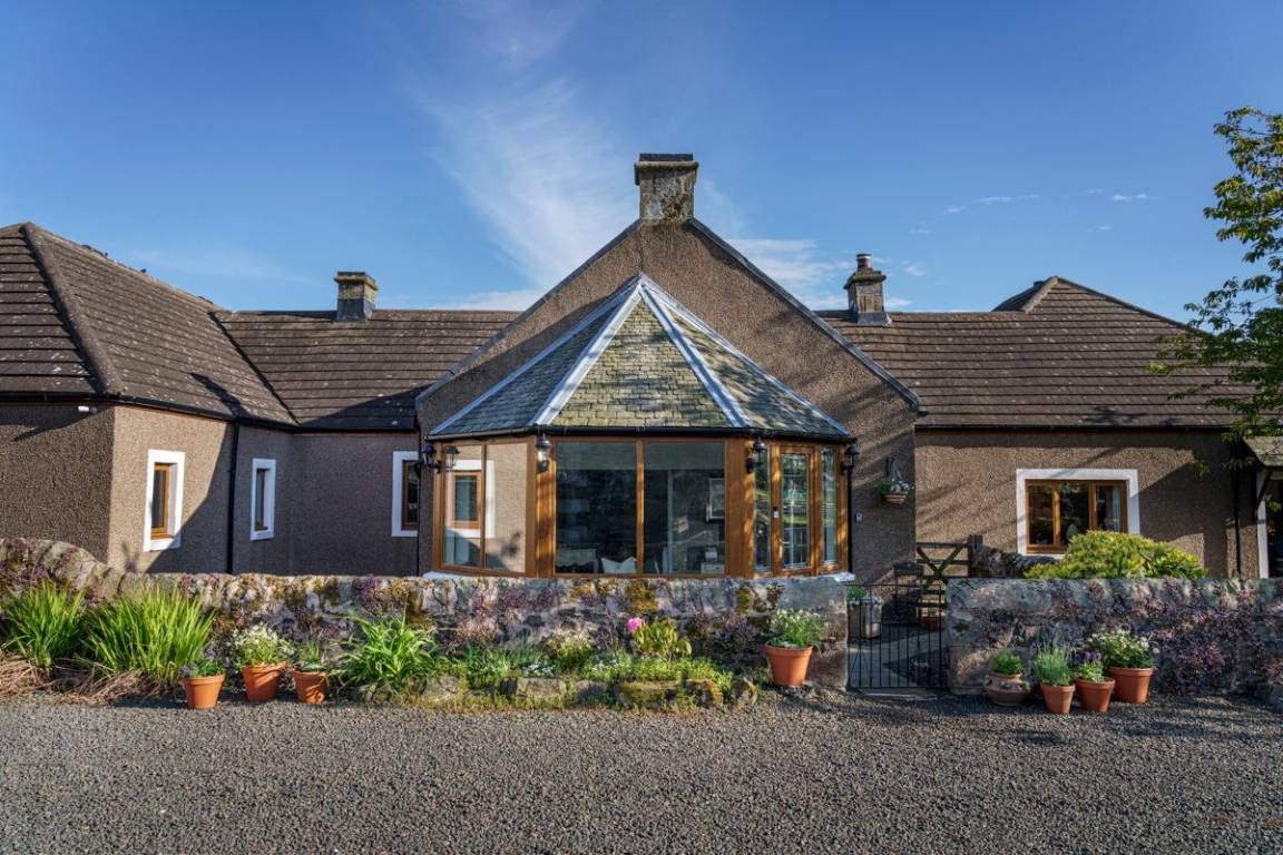 Villa ∙ 10 Bedrooms ∙ 20 Guests - Cupar