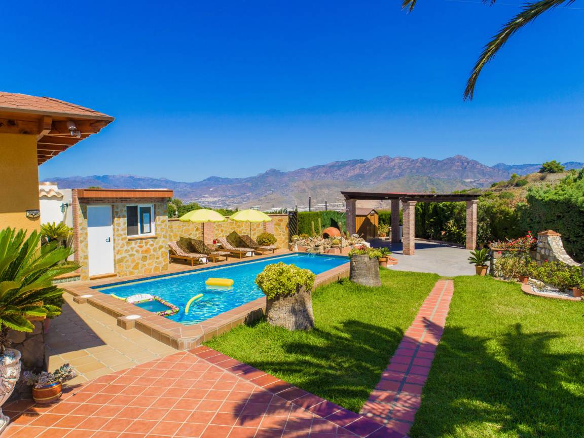 80 M² House ∙ 2 Bedrooms ∙ 4 Guests - Motril