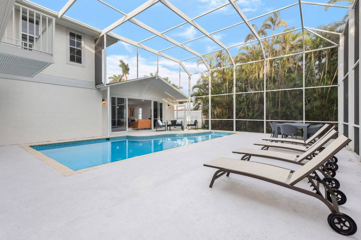 305 M² House ∙ 6 Bedrooms ∙ 12 Guests - Naples, FL