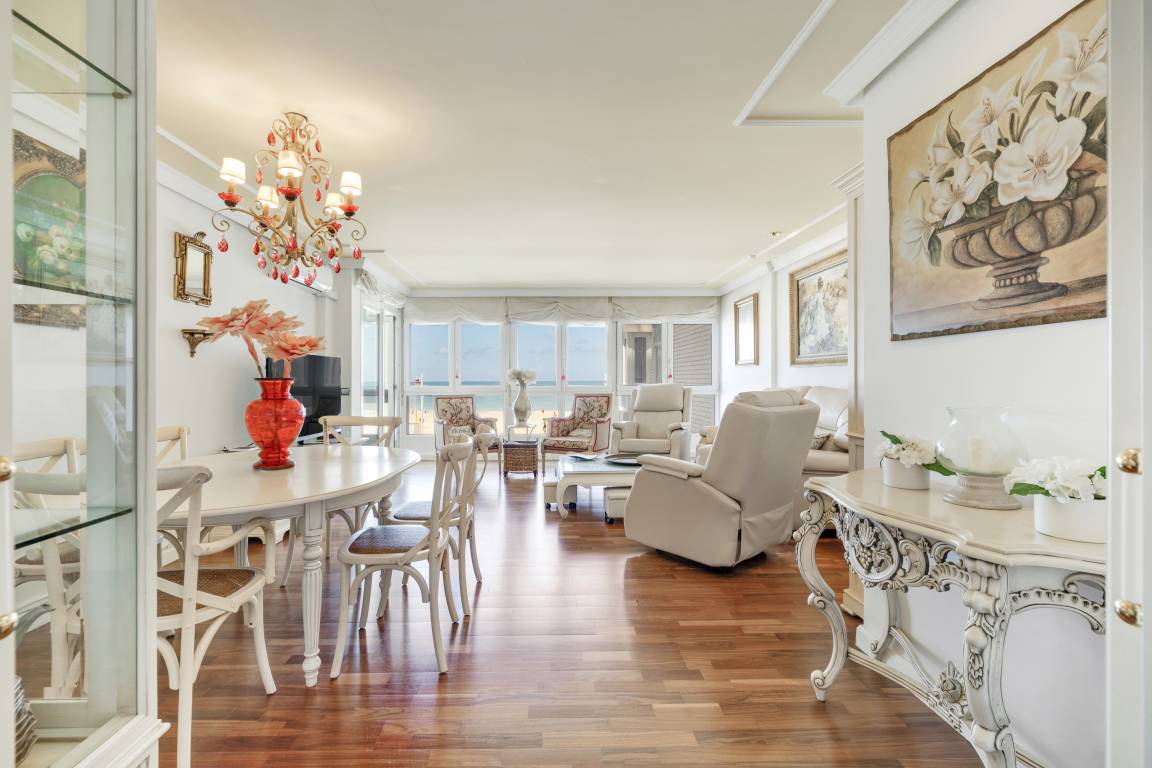 145 M² Apartamento ∙ 3 Habitaciones ∙ 6 Huéspedes - Cádiz