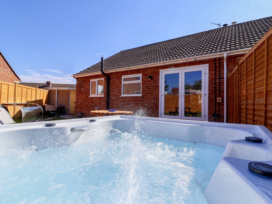 Cottage ∙ 2 Bedrooms ∙ 4 Guests - Weston-super-Mare