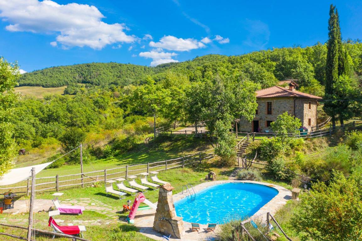 Casa a Ortignano Raggiolo con piscina, giardino e barbecue