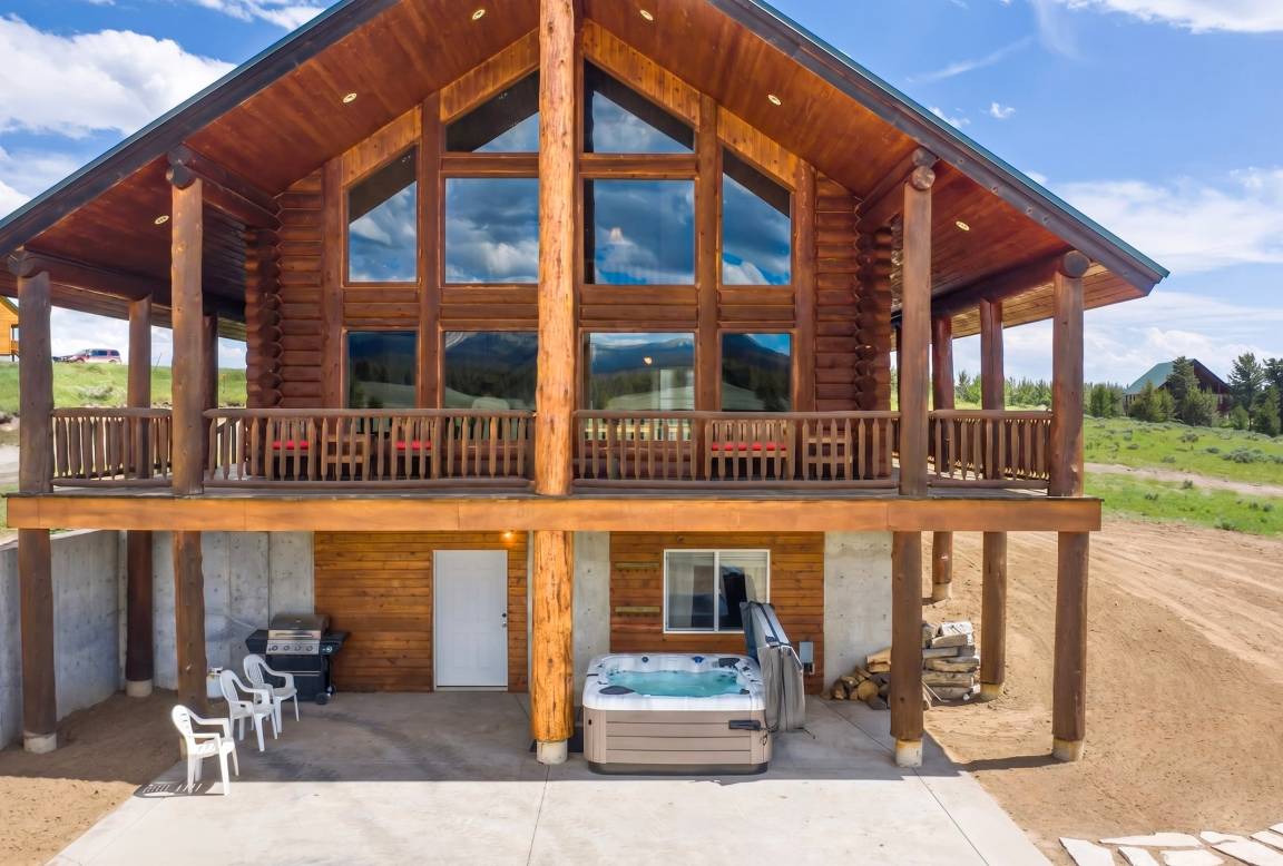 271 M² Cabin ∙ 5 Bedrooms ∙ 15 Guests - Yellowstone National Park