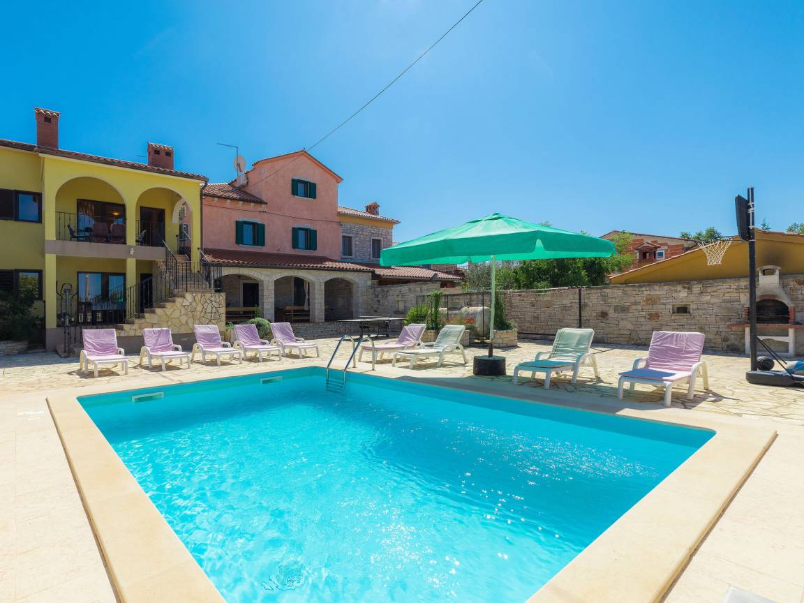 280 M² House ∙ 8 Bedrooms ∙ 16 Guests - Istria