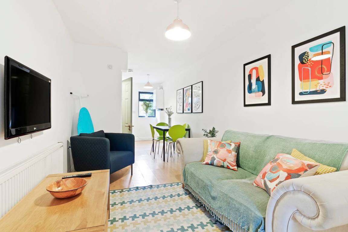 House ∙ 2 Bedrooms ∙ 4 Guests - London