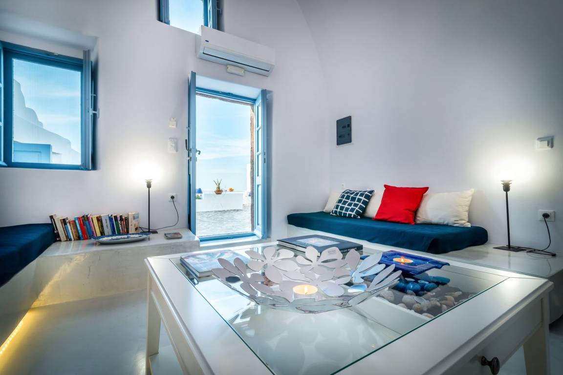Villa ∙ 2 Bedrooms ∙ 5 Guests - Oia