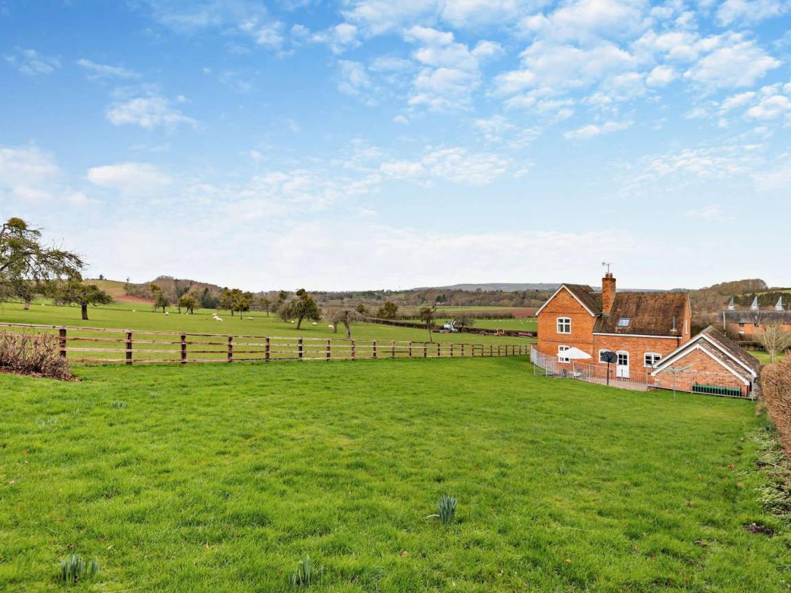 Cottage ∙ 3 Bedrooms ∙ 5 Guests - Worcestershire