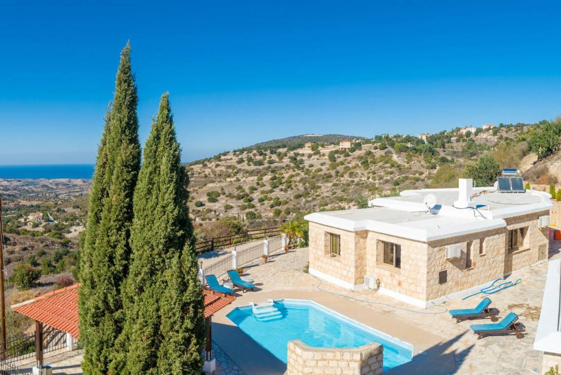225 M² Villa ∙ 3 Bedrooms ∙ 6 Guests - Argaka