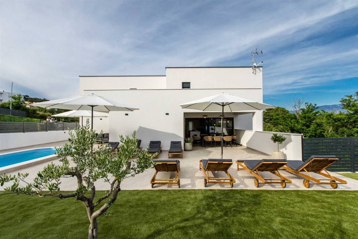 220 M² Villa ∙ 4 Bedrooms ∙ 10 Guests - Baška