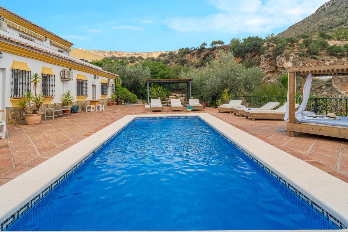 180 M² Villa ∙ 3 Slaapkamers ∙ 6 Gasten - Alcaucín