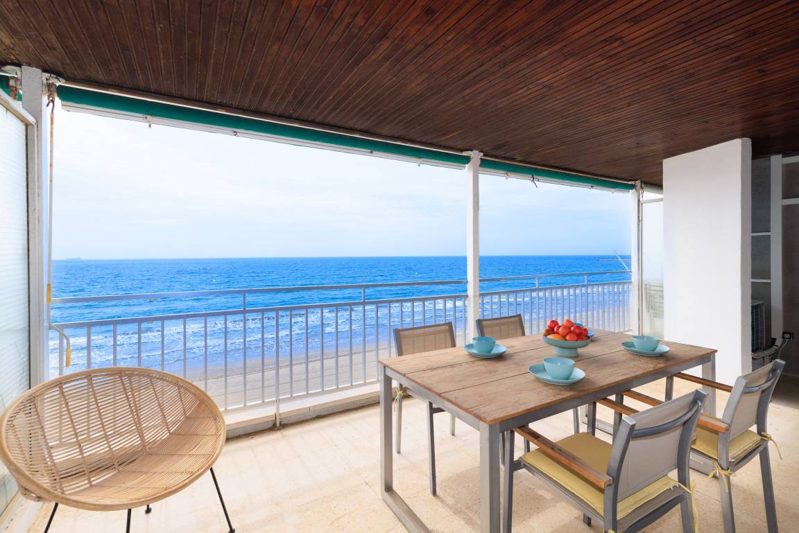85 M² Apartamento ∙ 3 Habitaciones ∙ 6 Huéspedes - Tarragona