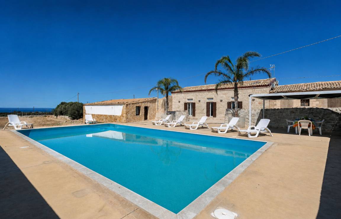 230 m&sup2; Villa 6 Schlafzimmer 13 G&auml;ste