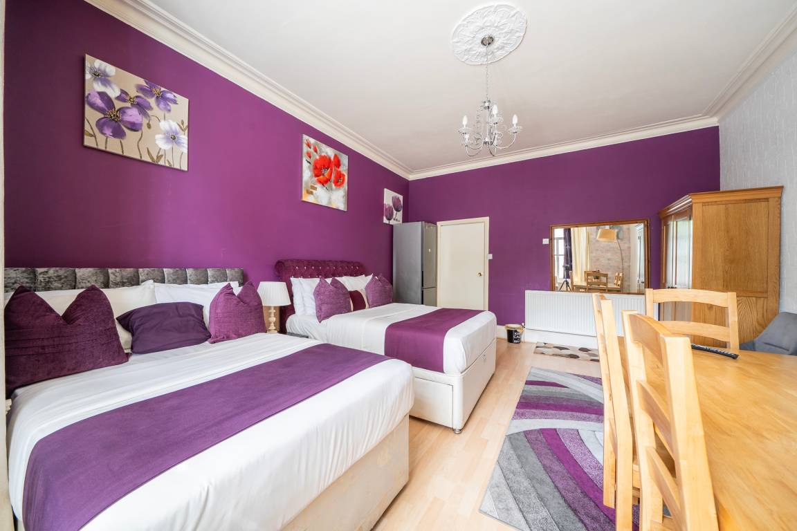 75 M² Apartment ∙ 2 Bedrooms ∙ 7 Guests - Staffordshire