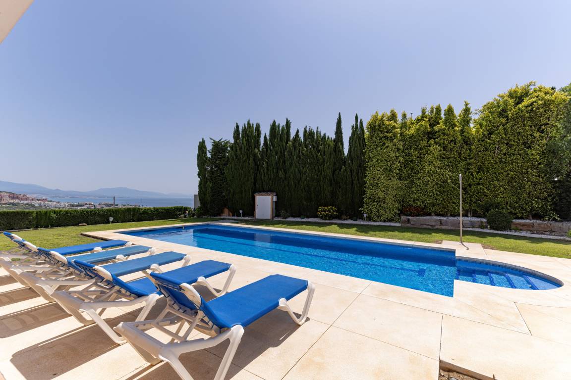 280 M² Villa ∙ 5 Habitaciones ∙ 10 Huéspedes - Manilva