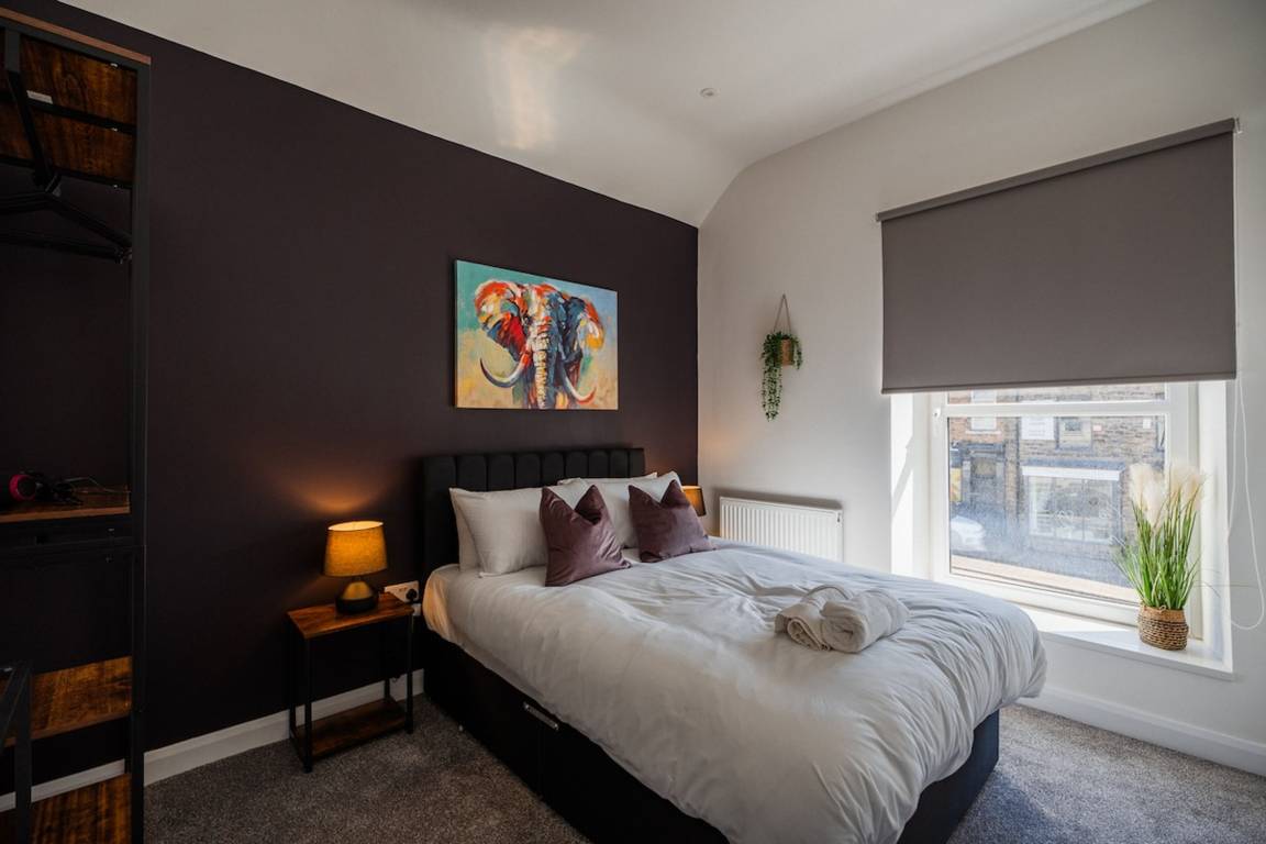 Apartment ∙ 2 Bedrooms ∙ 5 Guests - Durham