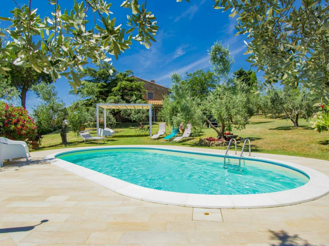 Casa a Capraia E Limite con barbecue, giardino e piscina