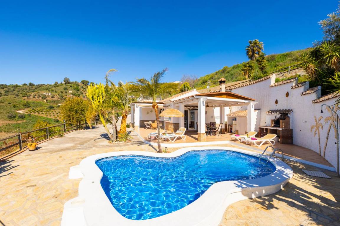157 M² Villa ∙ 2 Bedrooms ∙ 4 Guests - Torrox