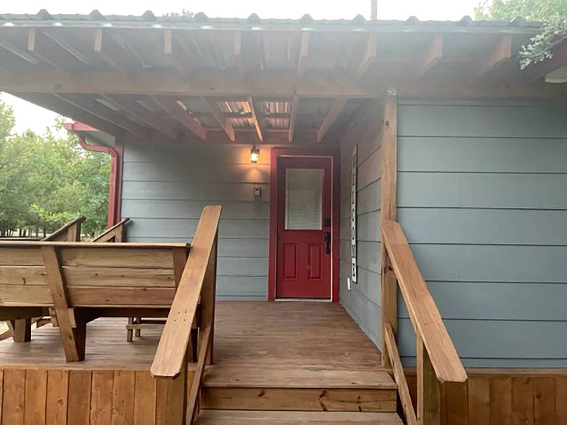 House ∙ 1 Bedroom ∙ 4 Guests - Bastrop, TX