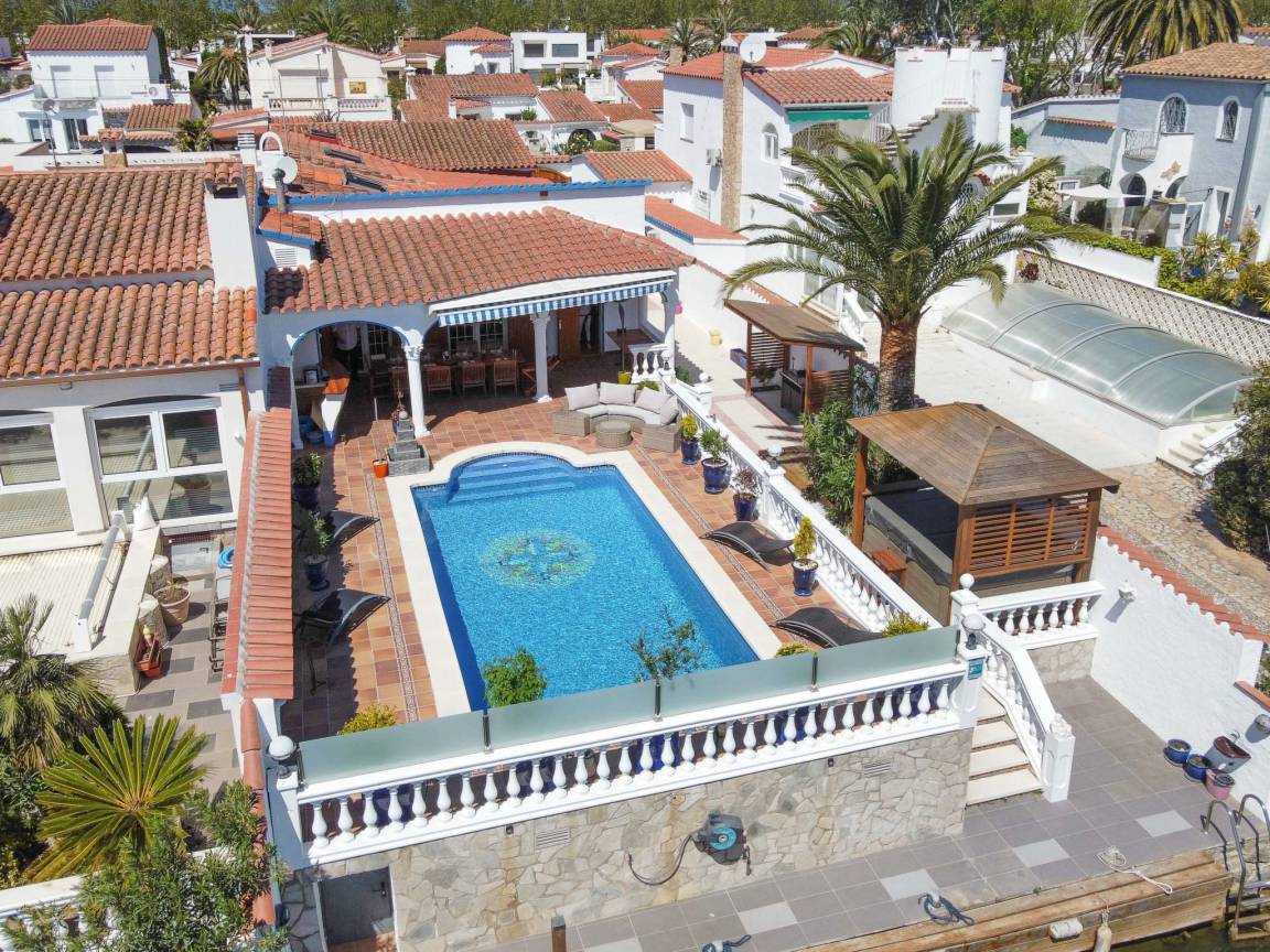 180 M² Ferienhaus ∙ 4 Schlafzimmer ∙ 8 Gäste - Empuriabrava