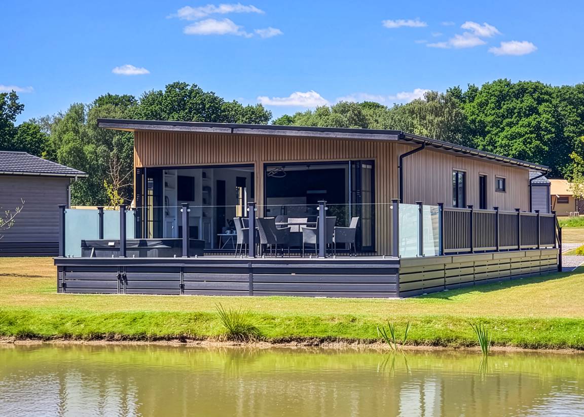 Chalet ∙ 2 Bedrooms ∙ 4 Guests - Hampshire