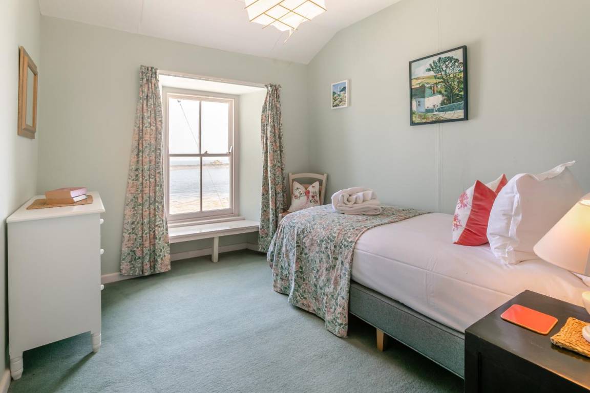 Cottage ∙ 4 Bedrooms ∙ 8 Guests - Mousehole