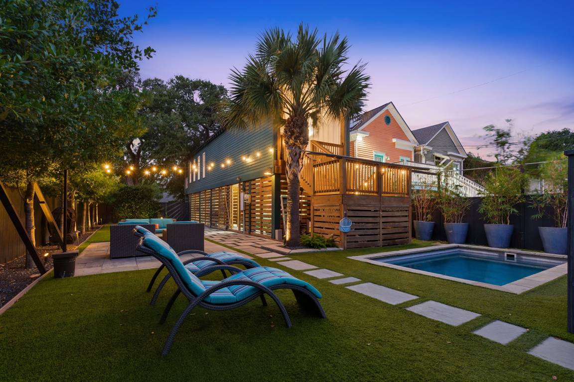 64 M² House ∙ 2 Bedrooms ∙ 5 Guests - Galveston
