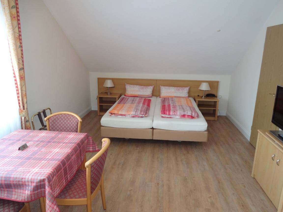 35 M² Ferienwohnung ∙ 1 Schlafzimmer ∙ 2 Gäste - Volkach