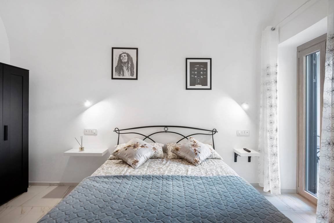 Luna Room with Private Bathroom and Mountain View