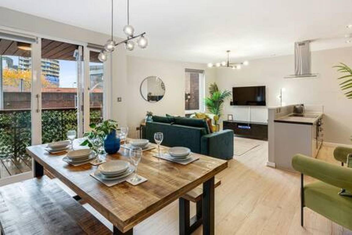 Apartment ∙ 2 Bedrooms ∙ 6 Guests - Walker Art Gallery