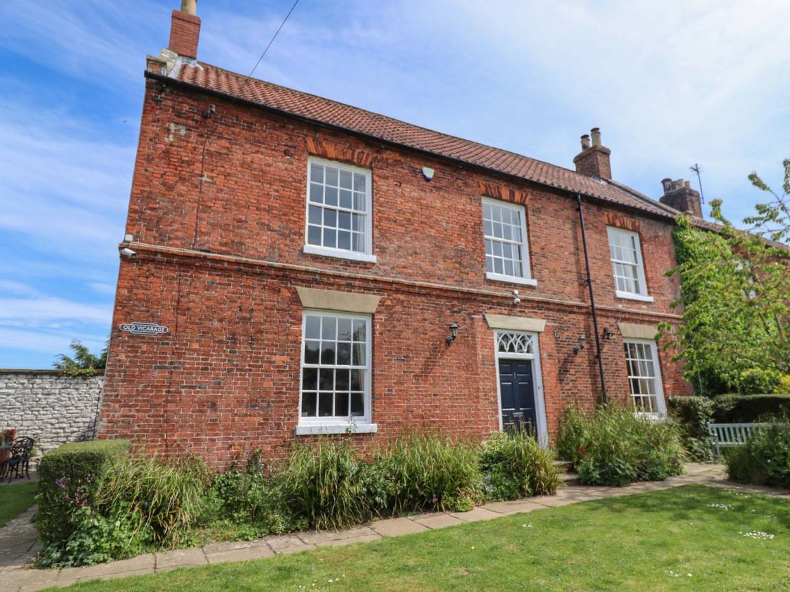 Cottage ∙ 6 Bedrooms ∙ 15 Guests - Filey