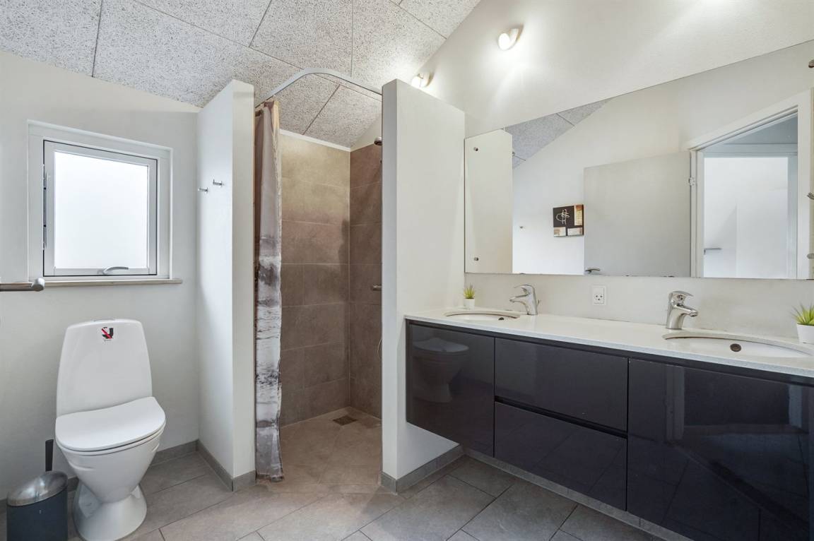 192 m² Ferienhaus ∙ 5 Schlafzimmer ∙ 12 Gäste – Bild 11