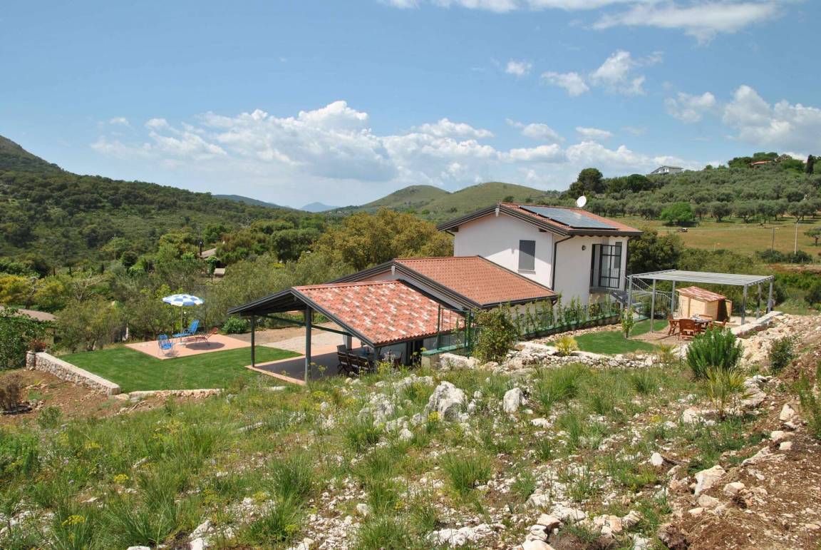 Incantevole casa a Itri con piscina condivisa + vista panoramica