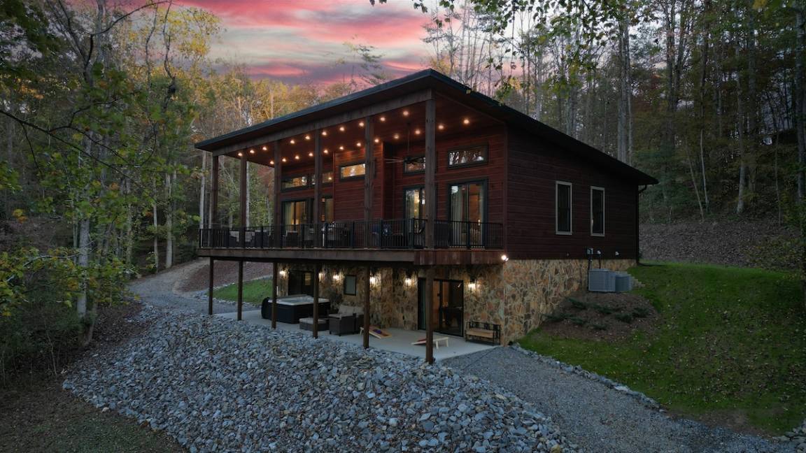 Cabin ∙ 5 Bedrooms ∙ 14 Guests - Georgia