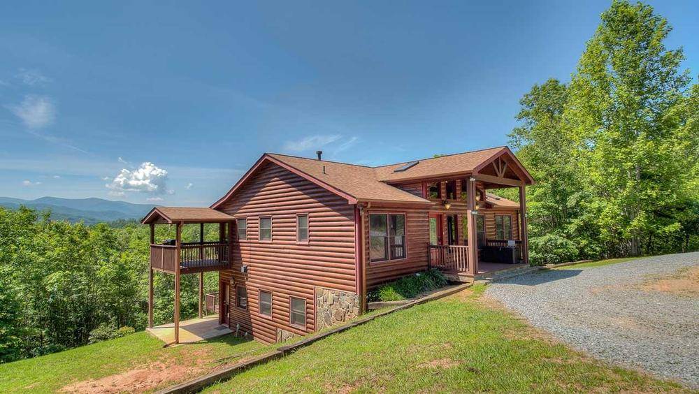 Cabin ∙ 3 Bedrooms ∙ 8 Guests - Blue Ridge, GA