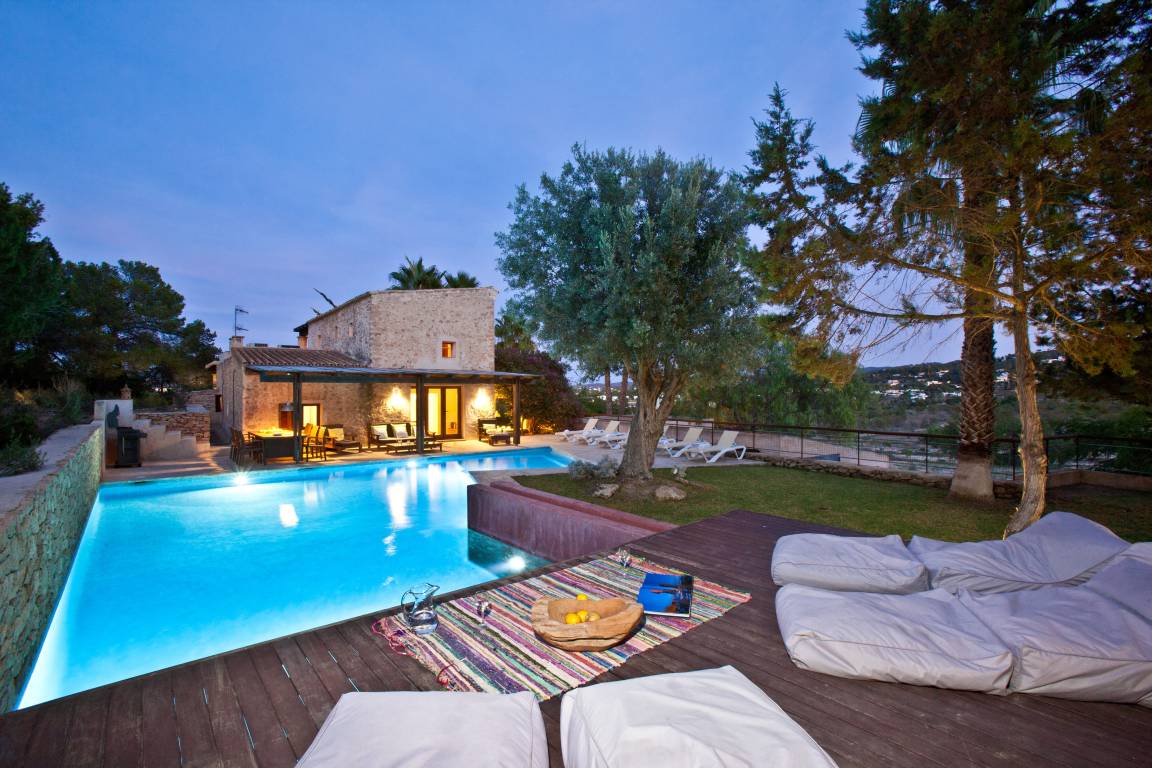 537 M² Villa ∙ 6 Bedrooms ∙ 11 Guests - Ibiza