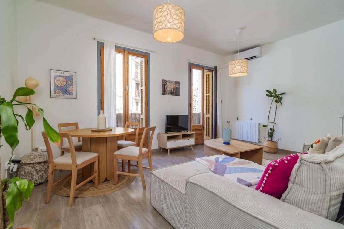 80 M² Apartment ∙ 2 Bedrooms ∙ 4 Guests - برشلونة