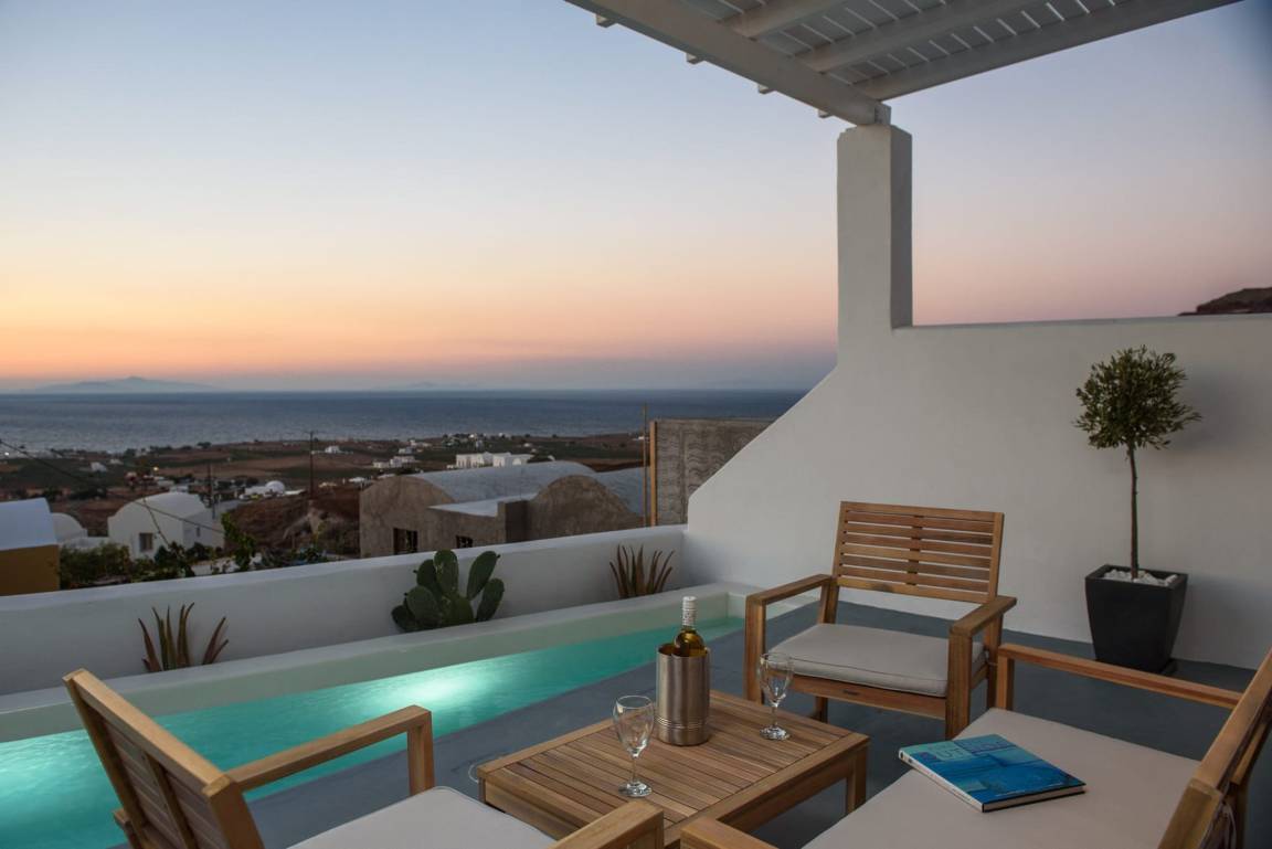 Villa ∙ 2 Bedrooms ∙ 4 Guests - Oia