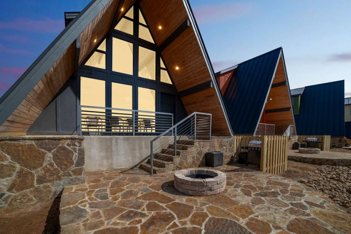 Cabin ∙ 9 Bedrooms ∙ 24 Guests - Texas