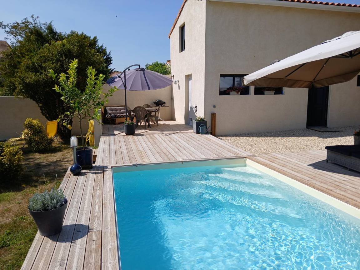 72 M² Cottage ∙ 2 Bedrooms ∙ 4 Guests - Charente
