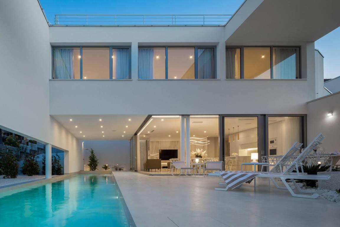 200 M² Villa ∙ 4 Bedrooms ∙ 8 Guests - Croatia