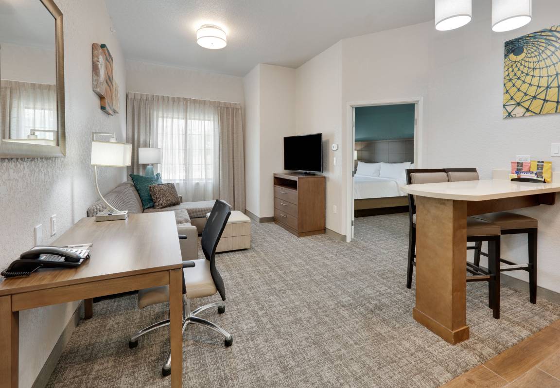 Hotel ∙ 1 Habitación ∙ 5 Huéspedes - Universal City, TX