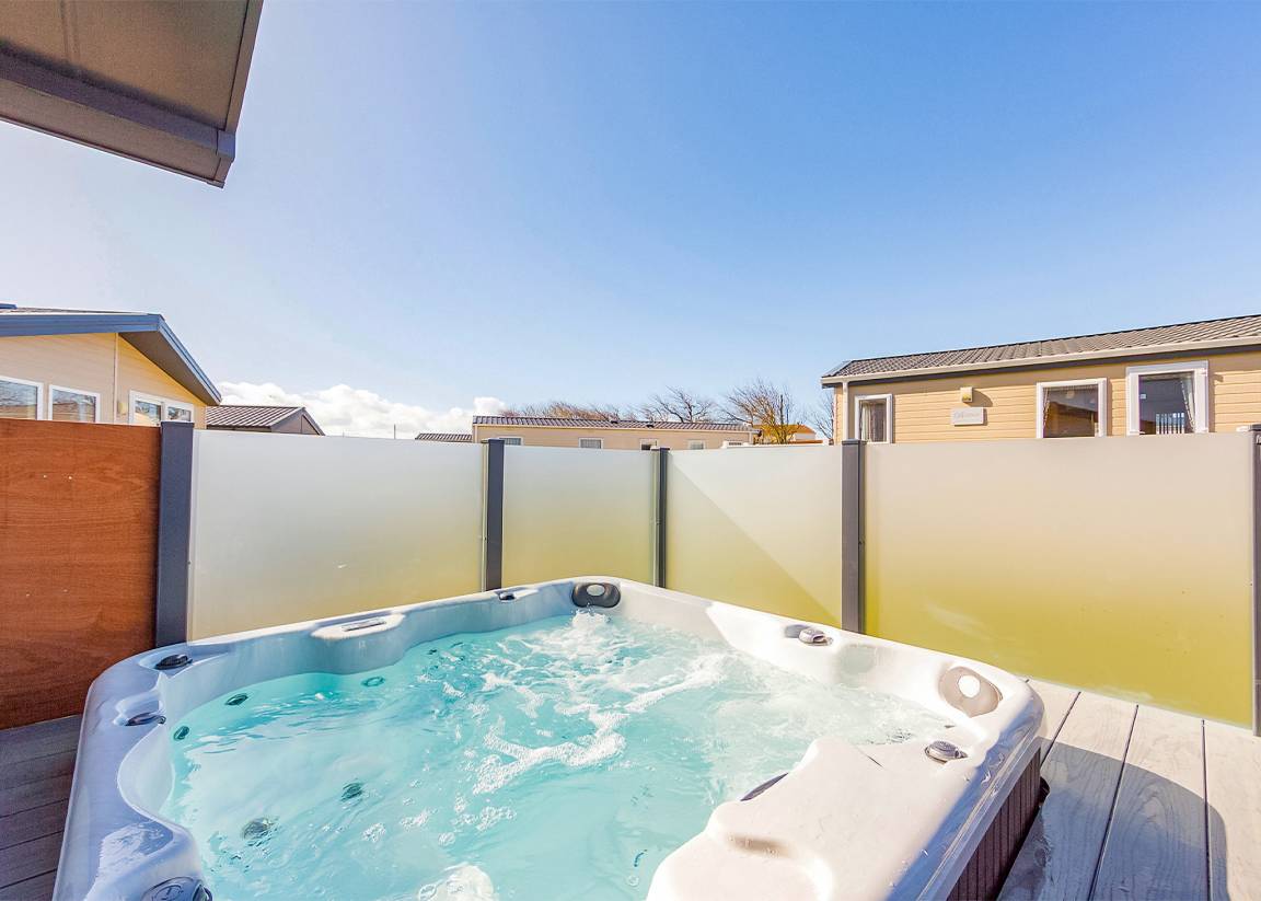 Chalet ∙ 4 Bedrooms ∙ 8 Guests - Brean