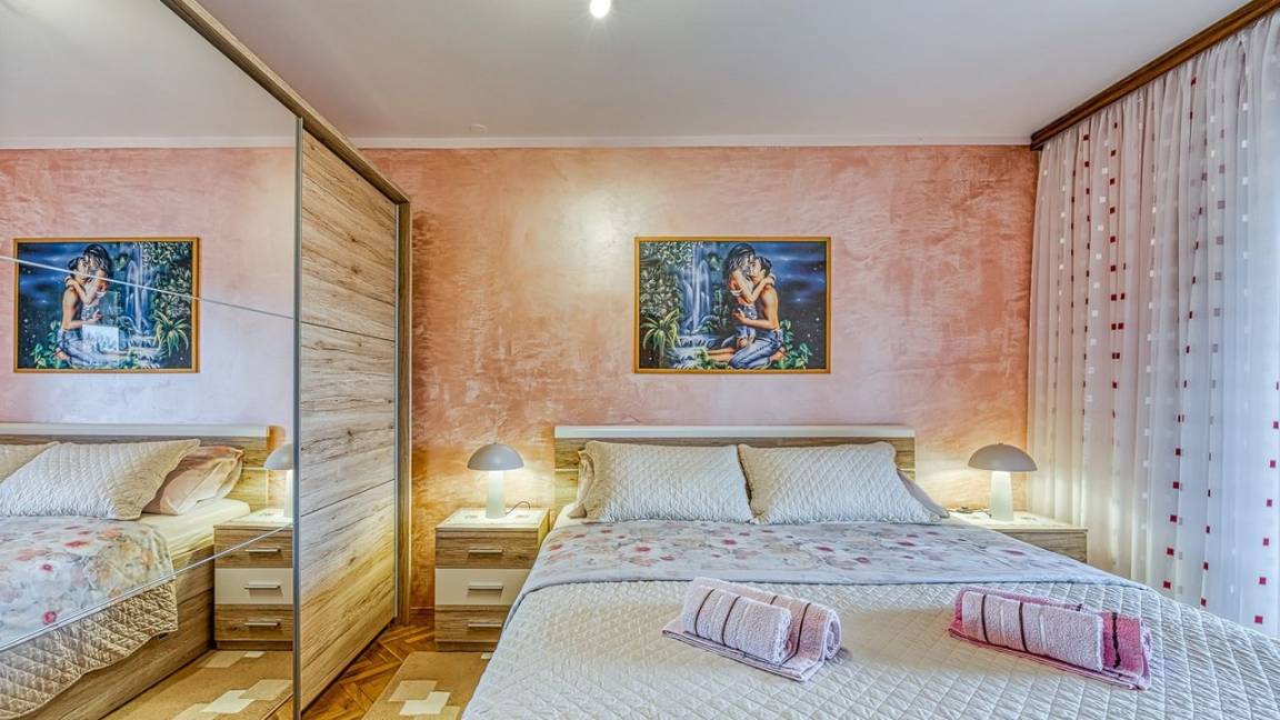 70 M² Appartement ∙ 2 Slaapkamers ∙ 4 Gasten - Poreč